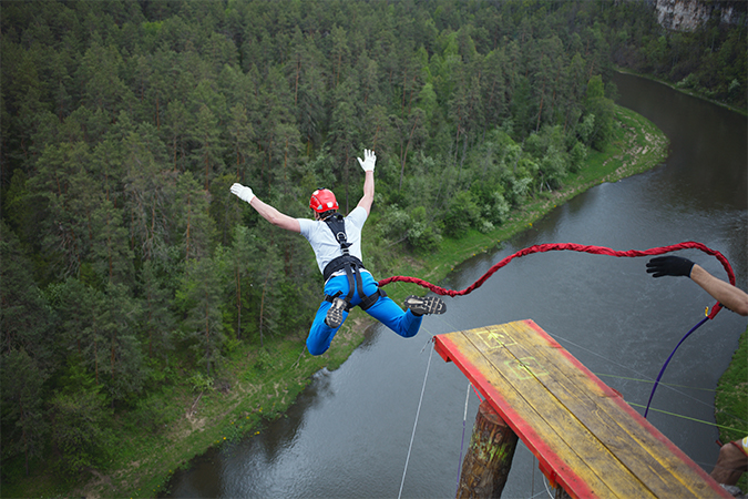 バンジージャンプ／bungy jump - 語源由来辞典