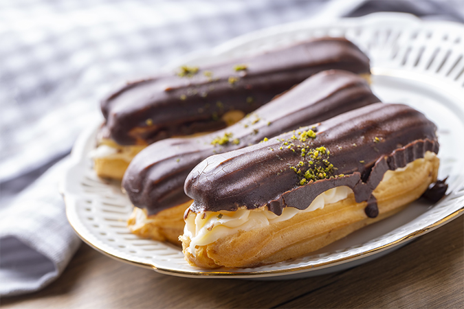 エクレア Eclair 語源由来辞典